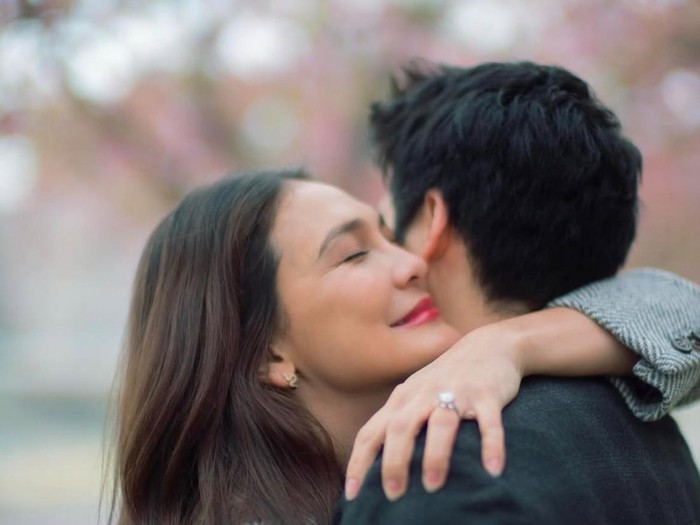 Luna Maya dilamar kekasihnya, Maxime Bouttier. (Instagram @lunamaya)