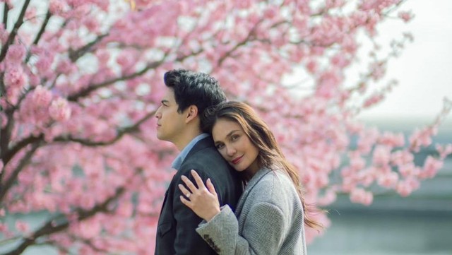 Berita Seputar Selebriti Insertlive Terkini : Luna Maya Unggah Momen Dilamar, Tepat di Hari Ulang Tahun Maxime Bouttier