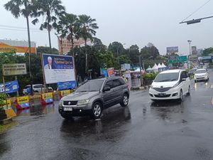 Video: One Way dari Puncak Bogor Menuju Jakarta Diterapkan Siang Ini Video: One Way dari Puncak Bogor Menuju Jakarta Diterapkan Siang Ini