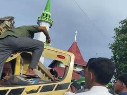 Detik-detik Sopir Truk Dikeroyok Usai Nyaris Tabrak Jemaah Salat Id di Ternate