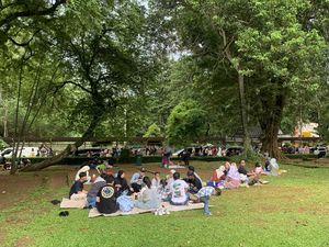 Video: Taman Margasatwa Ragunan Ramai Pengunjung saat Libur Lebaran Video: Taman Margasatwa Ragunan Ramai Pengunjung saat Libur Lebaran