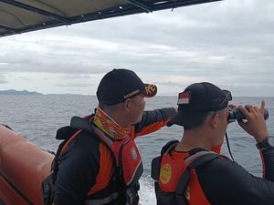 Basarnas Setop Pencarian Korban Long Boat Tenggelam di Malut, 3 Orang Hilang Basarnas Setop Pencarian Korban Long Boat Tenggelam di Malut, 3 Orang Hilang