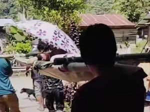Wanita Mau Melahirkan Ditandu 22 Km di Luwu Utara, Bayi Kembarnya Meninggal Wanita Mau Melahirkan Ditandu 22 Km di Luwu Utara, Bayi Kembarnya Meninggal