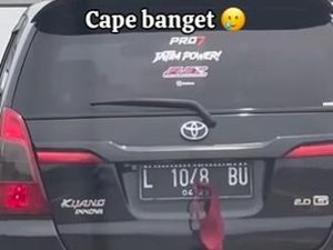 Bikin Ngakak! Pemudik Rekam Penampakan Bra Merah Tua Jalan-jalan di Tol Bikin Ngakak! Pemudik Rekam Penampakan Bra Merah Tua Jalan-jalan di Tol