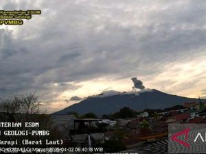 Gunung Marapi di Sumbar Erupsi Pagi Ini, Tinggi Kolom Abu 350 Meter Gunung Marapi di Sumbar Erupsi Pagi Ini, Tinggi Kolom Abu 350 Meter