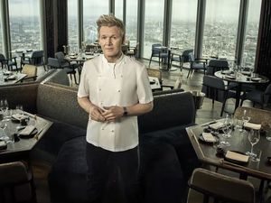 Gordon Ramsay Kehilangan Hampir 500 Patung Kucing di Restonya, Rugi Rp 45 Juta! Gordon Ramsay Kehilangan Hampir 500 Patung Kucing di Restonya, Rugi Rp 45 Juta!