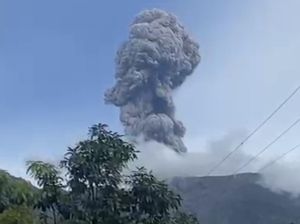 Video: Gunung Marapi Erupsi, Tinggi Kolom Abu 1.000 Meter Video: Gunung Marapi Erupsi, Tinggi Kolom Abu 1.000 Meter