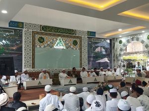 Video Habib Rizieq: Saya Setuju Gaji TNI-Polri Naik, Tapi Fokus Tugas Mereka Video Habib Rizieq: Saya Setuju Gaji TNI-Polri Naik, Tapi Fokus Tugas Mereka