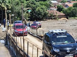 Video Antrean Wisatawan Lewati Jembatan Darurat Menuju Geopark Ciletuh