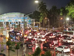 Kendaraan Padati Pelabuhan Bakauheni Lampung, Antrean Pintu Masuk Mengular
