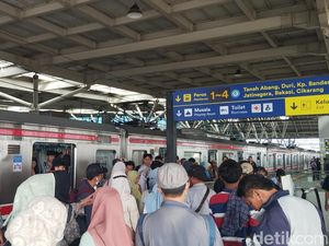 Yang Berbeda di KRL Saat Libur Lebaran Yang Berbeda di KRL Saat Libur Lebaran