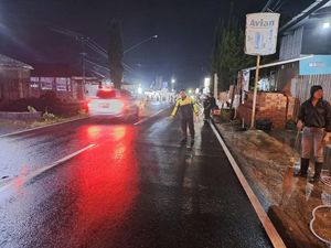 Kijang Rem Blong Tabrak Camry di Tawangmangu, 1 Orang Tewas