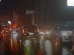 Video: Antrean Kendaraan Menuju Wisata Lembang Capai 2 Km