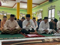 Lebaran di Rempang, Mentrans Serahkan 1.000 Bingkisan dari Prabowo