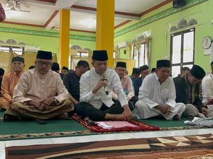 Lebaran di Rempang, Mentrans Serahkan 1.000 Bingkisan dari Prabowo Lebaran di Rempang, Mentrans Serahkan 1.000 Bingkisan dari Prabowo