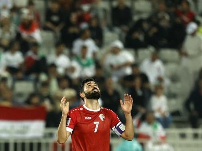 Syria's forward #07 Omar Khribin celebrates after scoring his team's first goal from the penalty spot during the Qatar 2023 AFC Asian Cup football match between Iran and Syria at the Abdullah bin Khalifa Stadium in Doha on January 31, 2024. (Photo by KARIM JAAFAR / AFP)