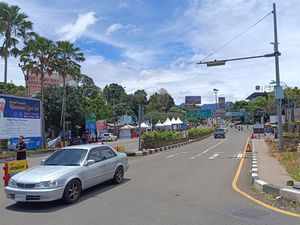 Video: Polisi Terapkan One Way dari Arah Puncak Menuju Jakarta Video: Polisi Terapkan One Way dari Arah Puncak Menuju Jakarta