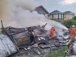 Kebakaran Hanguskan Lapak Pasar Krempyeng Rungkut Surabaya