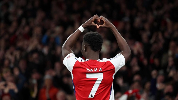 Soccer Football - Premier League - Arsenal v Fulham - Emirates Stadium, London, Britain - April 1, 2025 Arsenals Bukayo Saka celebrates scoring their second goal REUTERS/David Klein EDITORIAL USE ONLY. NO USE WITH UNAUTHORIZED AUDIO, VIDEO, DATA, FIXTURE LISTS, CLUB/LEAGUE LOGOS OR LIVE SERVICES. ONLINE IN-MATCH USE LIMITED TO 120 IMAGES, NO VIDEO EMULATION. NO USE IN BETTING, GAMES OR SINGLE CLUB/LEAGUE/PLAYER PUBLICATIONS. PLEASE CONTACT YOUR ACCOUNT REPRESENTATIVE FOR FURTHER DETAILS..