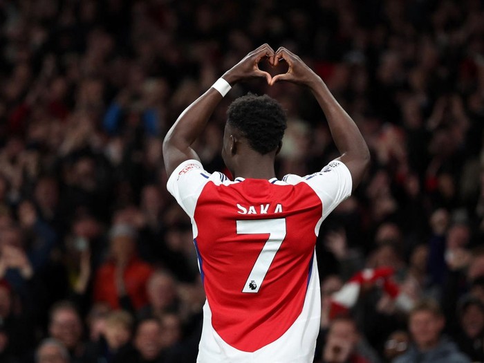 Soccer Football - Premier League - Arsenal v Fulham - Emirates Stadium, London, Britain - April 1, 2025 Arsenal's Bukayo Saka celebrates scoring their second goal REUTERS/David Klein EDITORIAL USE ONLY. NO USE WITH UNAUTHORIZED AUDIO, VIDEO, DATA, FIXTURE LISTS, CLUB/LEAGUE LOGOS OR 'LIVE' SERVICES. ONLINE IN-MATCH USE LIMITED TO 120 IMAGES, NO VIDEO EMULATION. NO USE IN BETTING, GAMES OR SINGLE CLUB/LEAGUE/PLAYER PUBLICATIONS. PLEASE CONTACT YOUR ACCOUNT REPRESENTATIVE FOR FURTHER DETAILS..
