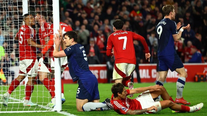 Soccer Football - Premier League - Nottingham Forest v Manchester United - The City Ground, Nottingham, Britain - April 1, 2025 Manchester United's Harry Maguire reacts after missing a chance to score Action Images via Reuters/Andrew Boyers EDITORIAL USE ONLY. NO USE WITH UNAUTHORIZED AUDIO, VIDEO, DATA, FIXTURE LISTS, CLUB/LEAGUE LOGOS OR 'LIVE' SERVICES. ONLINE IN-MATCH USE LIMITED TO 120 IMAGES, NO VIDEO EMULATION. NO USE IN BETTING, GAMES OR SINGLE CLUB/LEAGUE/PLAYER PUBLICATIONS. PLEASE CONTACT YOUR ACCOUNT REPRESENTATIVE FOR FURTHER DETAILS..