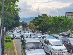 Jalur Nagreg Masih Padat oleh Pemudik