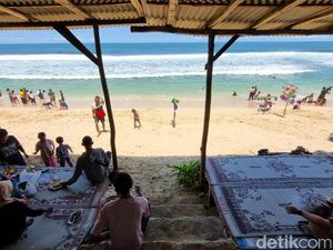 Dispar Ungkap Jumlah Turis Pantai di Gunungkidul Turun Dibanding Tahun Lalu Dispar Ungkap Jumlah Turis Pantai di Gunungkidul Turun Dibanding Tahun Lalu