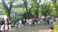 Ramainya Kebun Binatang Surabaya di Hari Ketiga Lebaran