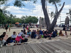 Warga Tetap Wisata Meski Jakarta Sering Hujan Dadakan Selama Libur Lebaran