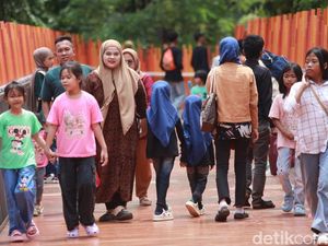 Libur Lebaran, Tebet Eco Park Ramai Dikunjungi Warga