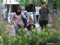 Video: Sederet Aktivitas Pengunjung Tebet Eco Park di Akhir Libur Lebaran