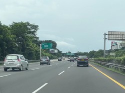 Video: Libur Nataru, Lalin di Tol Jagorawi Ramai Lancar Pagi Ini