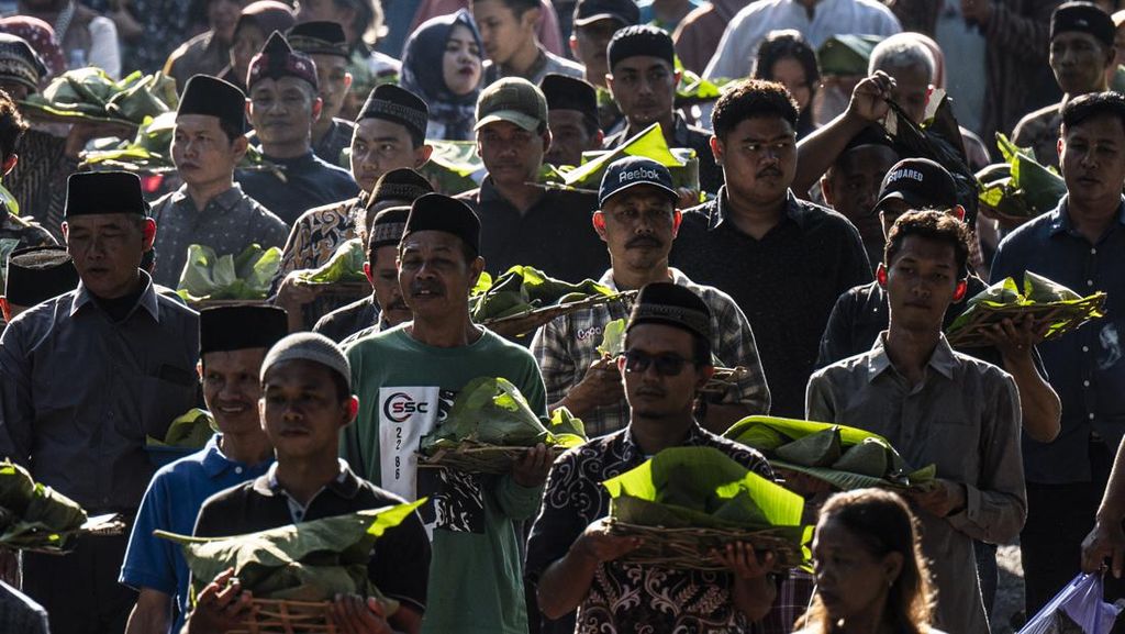 Merayakan Tradisi Nyadran di Goa Kreo Semarang Merayakan Tradisi Nyadran di Goa Kreo Semarang