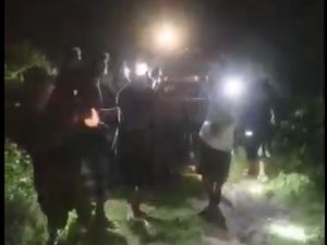 Viral Warga Gotong Jenazah Bocah 3 KM gegara Jalan Rusak di Lombok Tengah Viral Warga Gotong Jenazah Bocah 3 KM gegara Jalan Rusak di Lombok Tengah