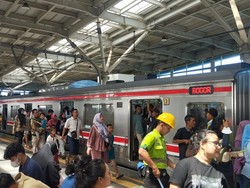 Warga Pilih KRL untuk Lebaran ke Rumah Keluarga: Naik Motor Nggak Muat