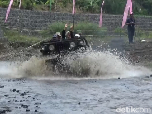 Keseruan Wisata Offroad Jelajahi Sungai-Hutan di Kaki Gunung Semeru Keseruan Wisata Offroad Jelajahi Sungai-Hutan di Kaki Gunung Semeru