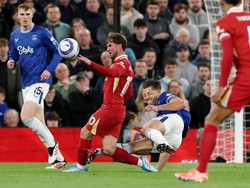 PGMOL Nilai Tekel Tarkowski ke Mac Allister Layak Kartu Merah