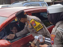 Arus Balik di Trenggalek Mulai Meningkat, Kapolres Turun Langsung Sapa Pemudik