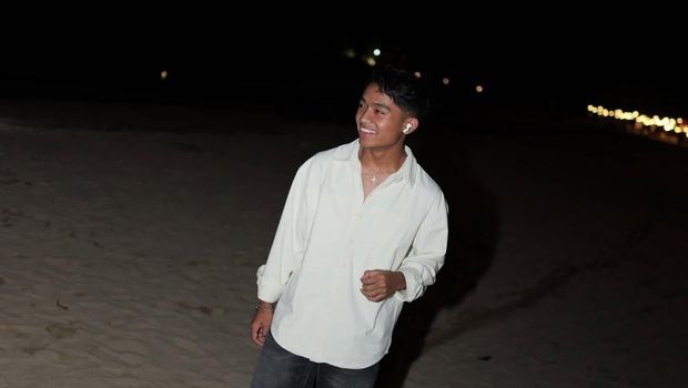 Betrand Peto liburan ke Bali