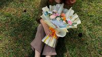 Lebaran di Inggris, Zara Putri RK Menikmati Opor Ayam hingga Bacang