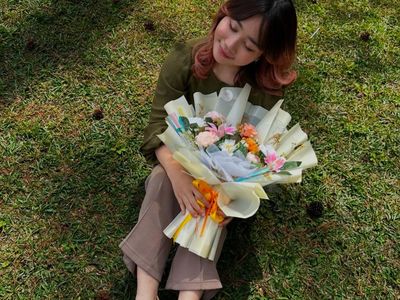 Lebaran di Inggris, Zara Putri RK Menikmati Opor Ayam hingga Bacang