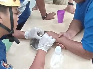 Cincin Tak Mau Lepas, Dadan Minta Tolong Damkar Tasikmalaya Cincin Tak Mau Lepas, Dadan Minta Tolong Damkar Tasikmalaya