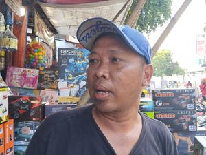 Delon Pedagang Pasar Gembrong Keluhkan Penjualan Online Bikin Omzet Turun