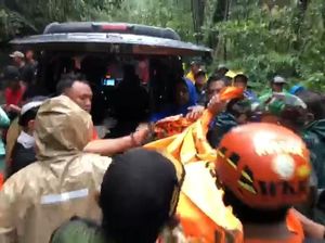 6 Penumpang Innova Diempas Longsor Jalur Pacet-Cangar Ditemukan Tewas