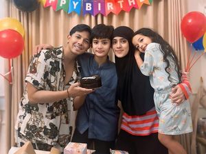 Video: Fairuz A. Rafiq dan Sonny Sepakat Berkurban di Wilayah Pelosok Video: Fairuz A. Rafiq dan Sonny Sepakat Berkurban di Wilayah Pelosok