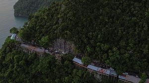 Foto Udara Wisata Puncak Gunung Geurute