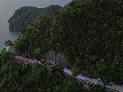 Foto Udara Wisata Puncak Gunung Geurute