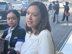 Rasa Kehilangan Ira Wibowo Atas Kepergian Ray Sahetapy