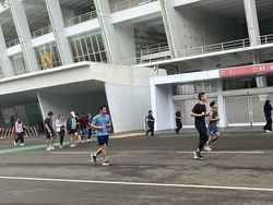 Ramai-ramai ke GBK Bakar Kalori Usai Idul Fitri