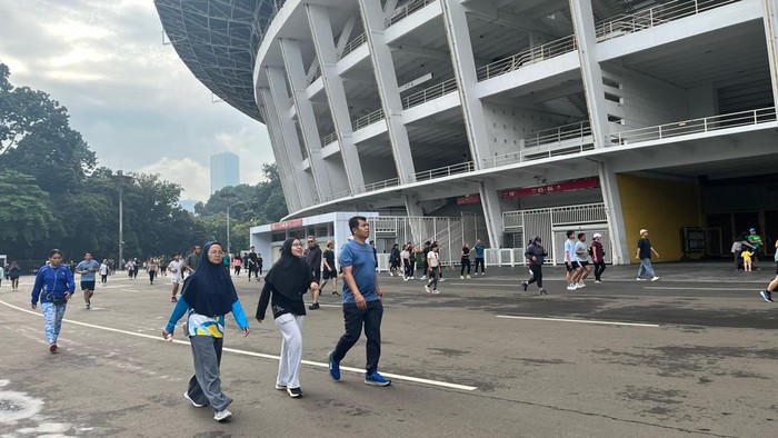 Berlari dari Sorotan Lensa